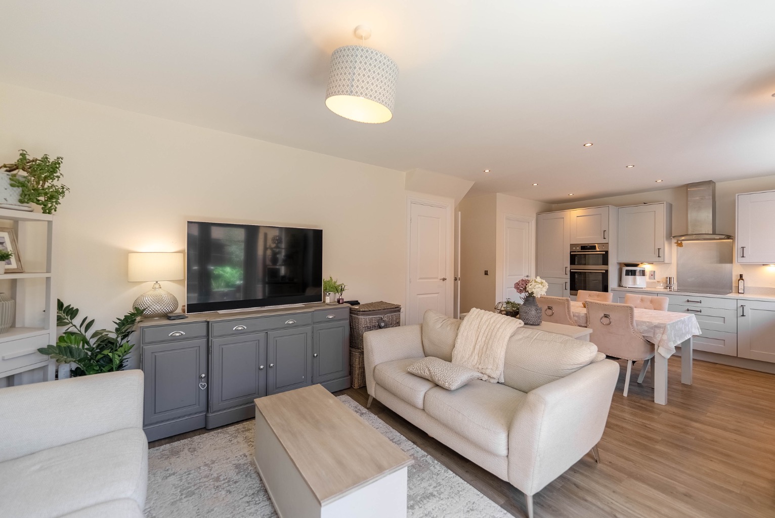 4 bed detached house for sale in Peccle Close, Huntingdon  - Property Image 4