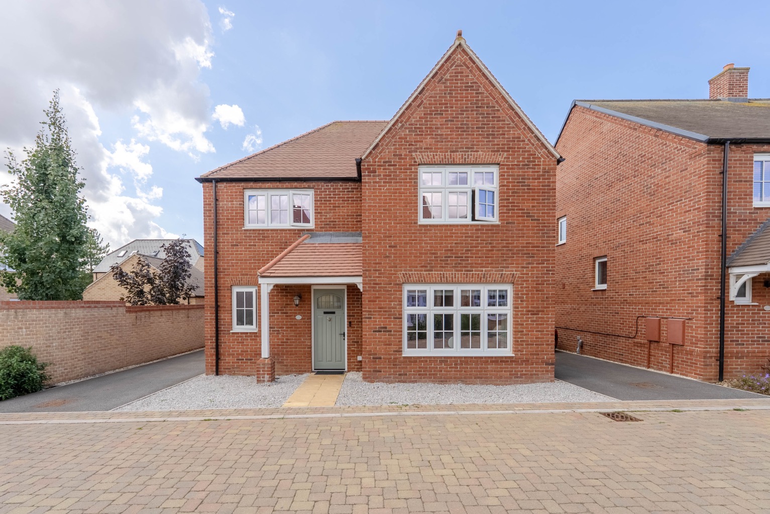 4 bed detached house for sale in Peccle Close, Huntingdon  - Property Image 1