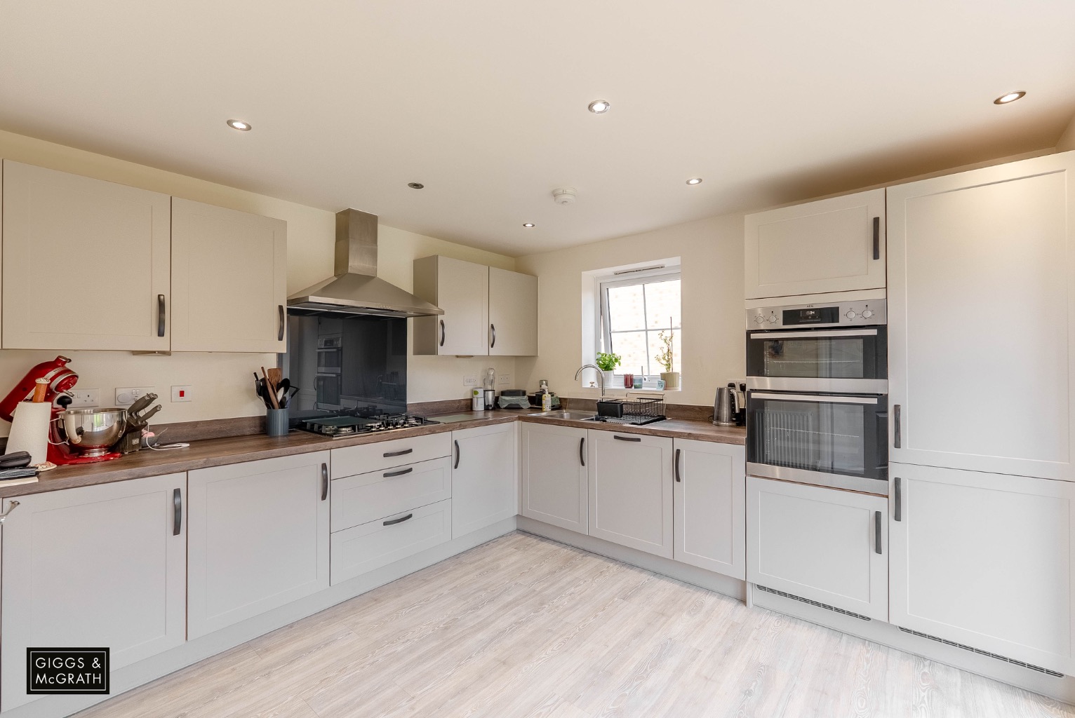 5 bed detached house for sale in Cobbler Drive, Huntingdon 4