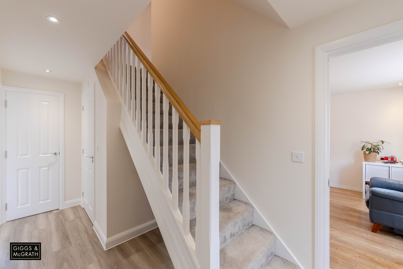 5 bed detached house for sale in Cobbler Drive, Huntingdon 6