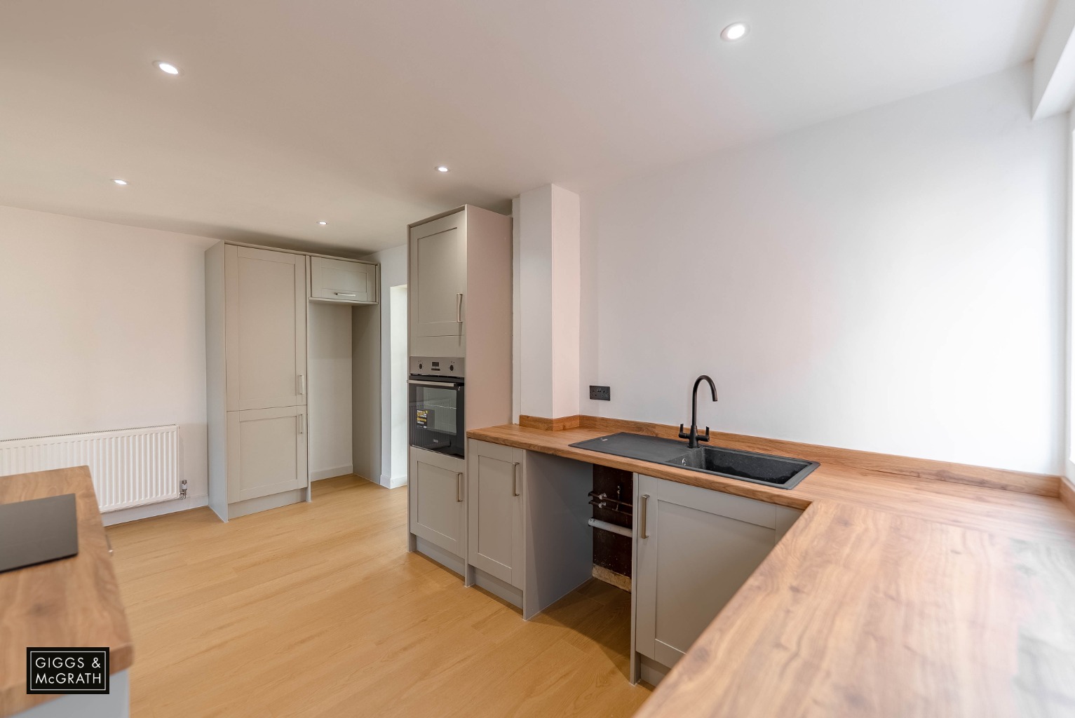 3 bed detached house for sale in Loftsteads, Huntingdon 4