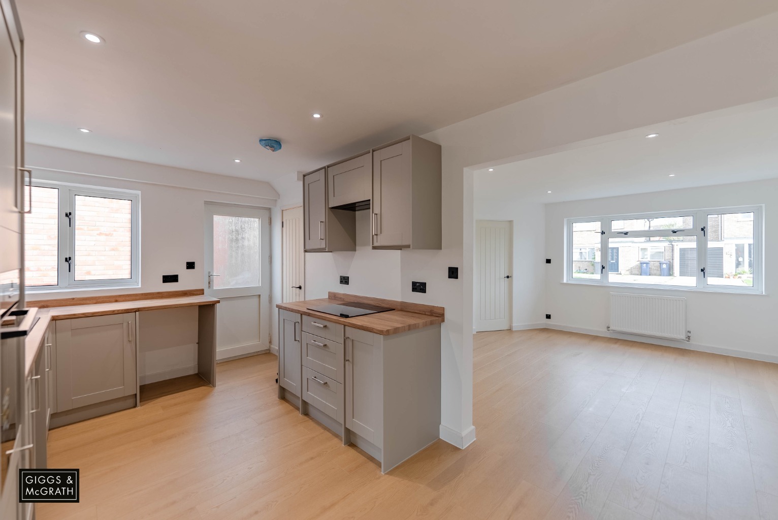 3 bed detached house for sale in Loftsteads, Huntingdon 5