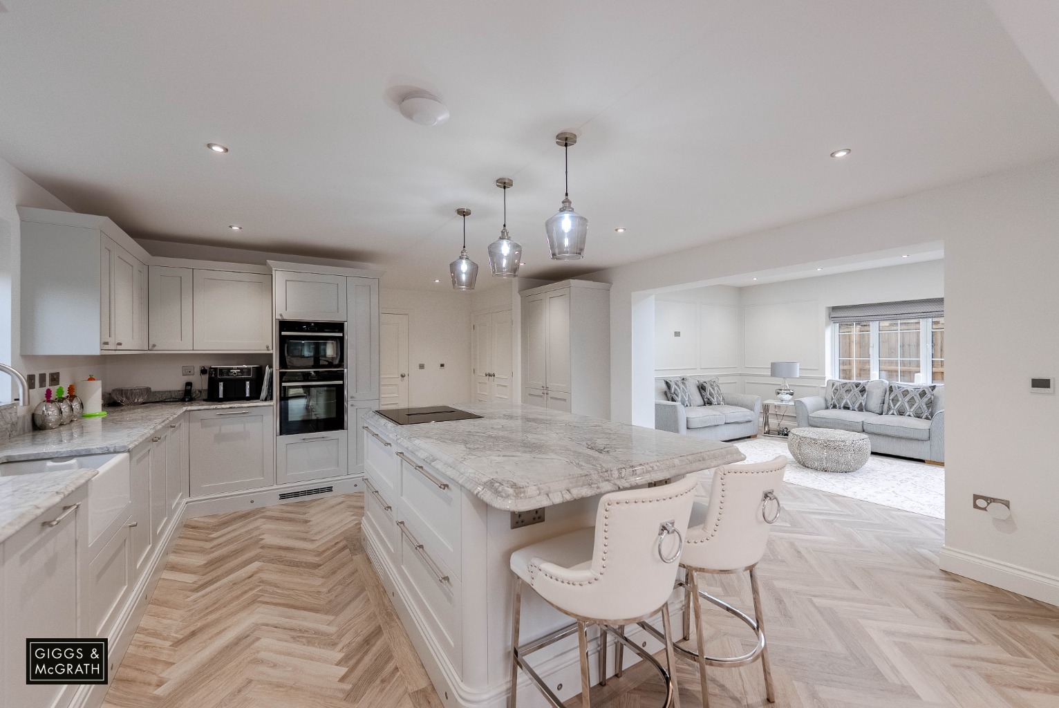 5 bed detached house for sale in Oldhurst Road, Huntingdon 1