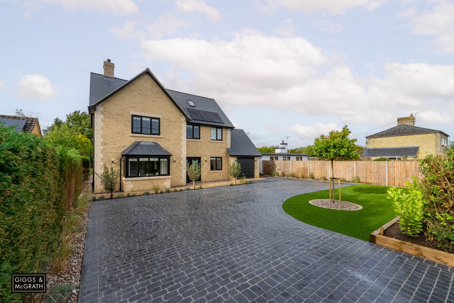 5 bed detached house for sale in Oldhurst Road, Huntingdon  - Property Image 1