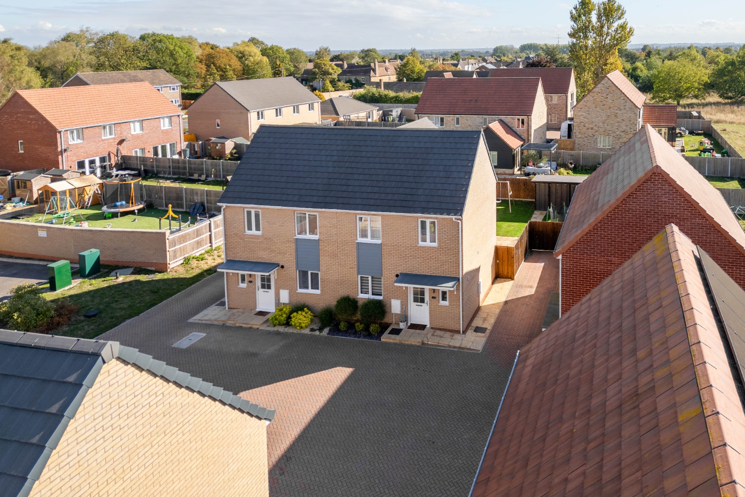 3 bed semi-detached house for sale in Meridian Close, Cambridgeshire  - Property Image 1