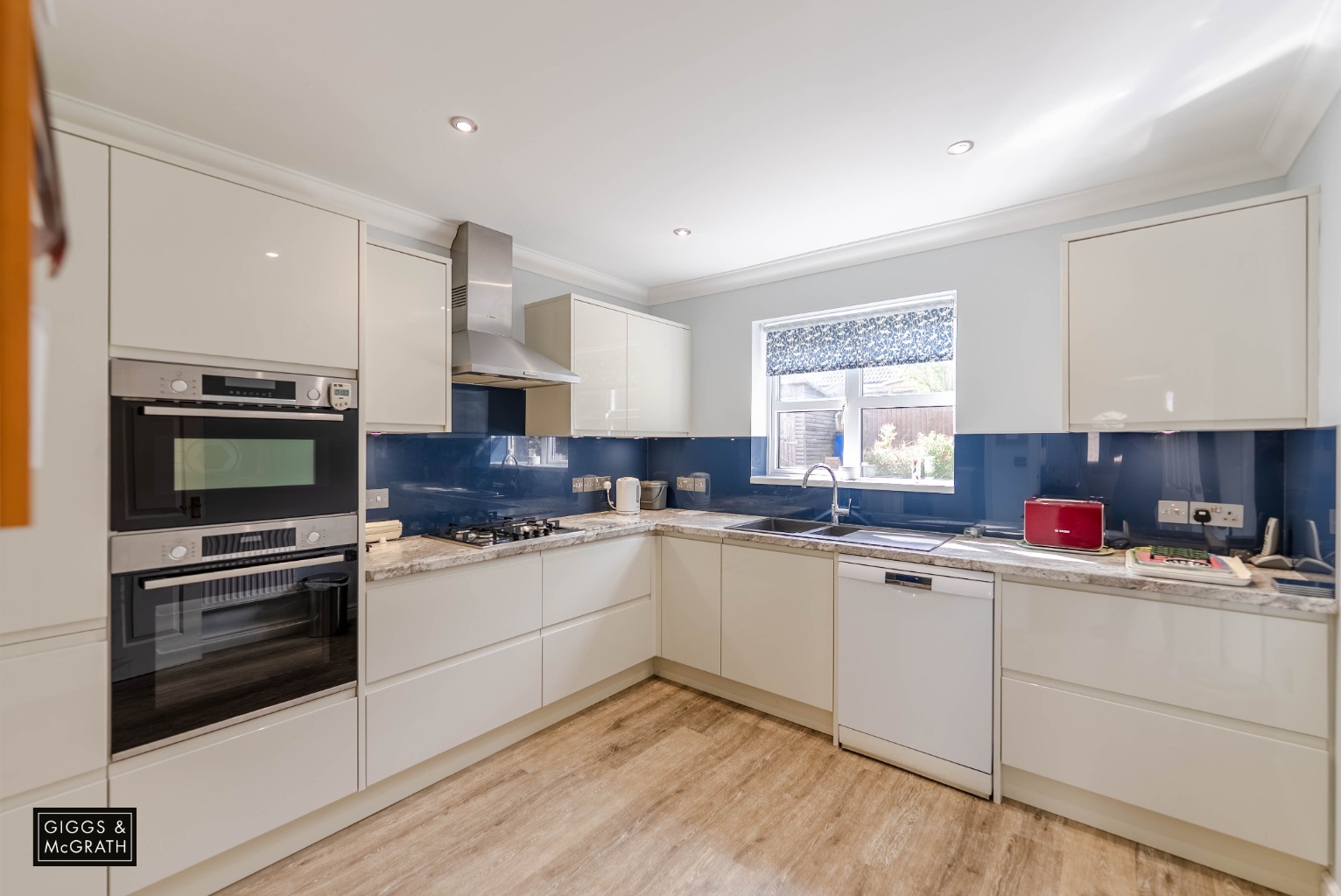 4 bed chalet for sale in Ash Close, Huntingdon 1