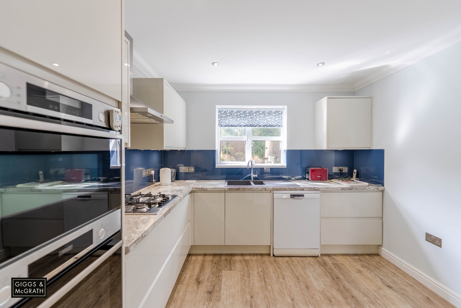 4 bed chalet for sale in Ash Close, Huntingdon 6