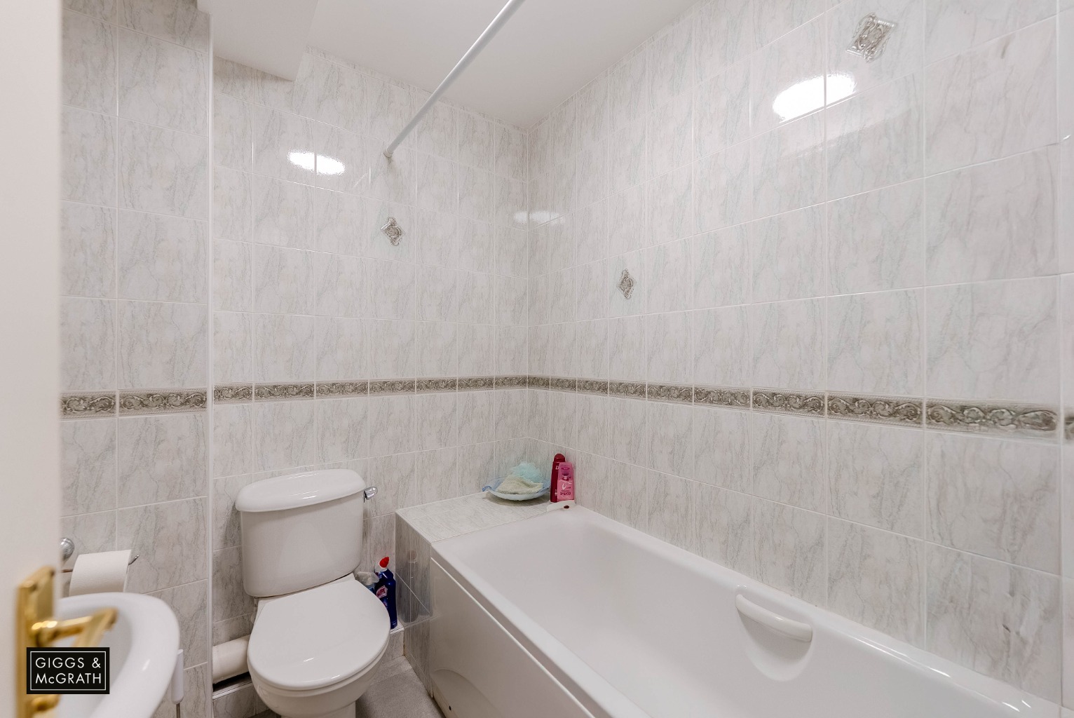 4 bed chalet for sale in Ash Close, Huntingdon 10