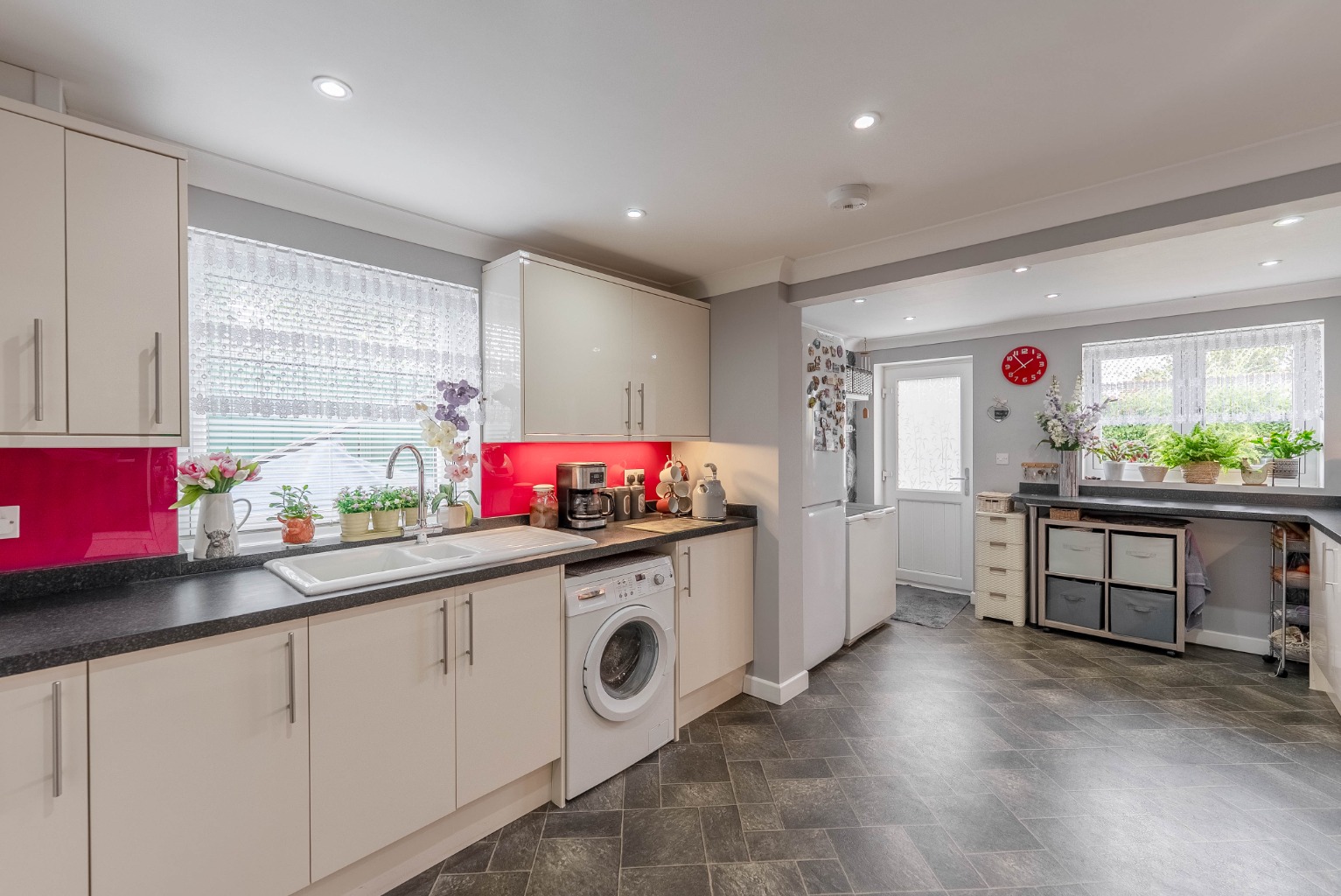 4 bed detached bungalow for sale in Butts Close, Cambridgeshire  - Property Image 9