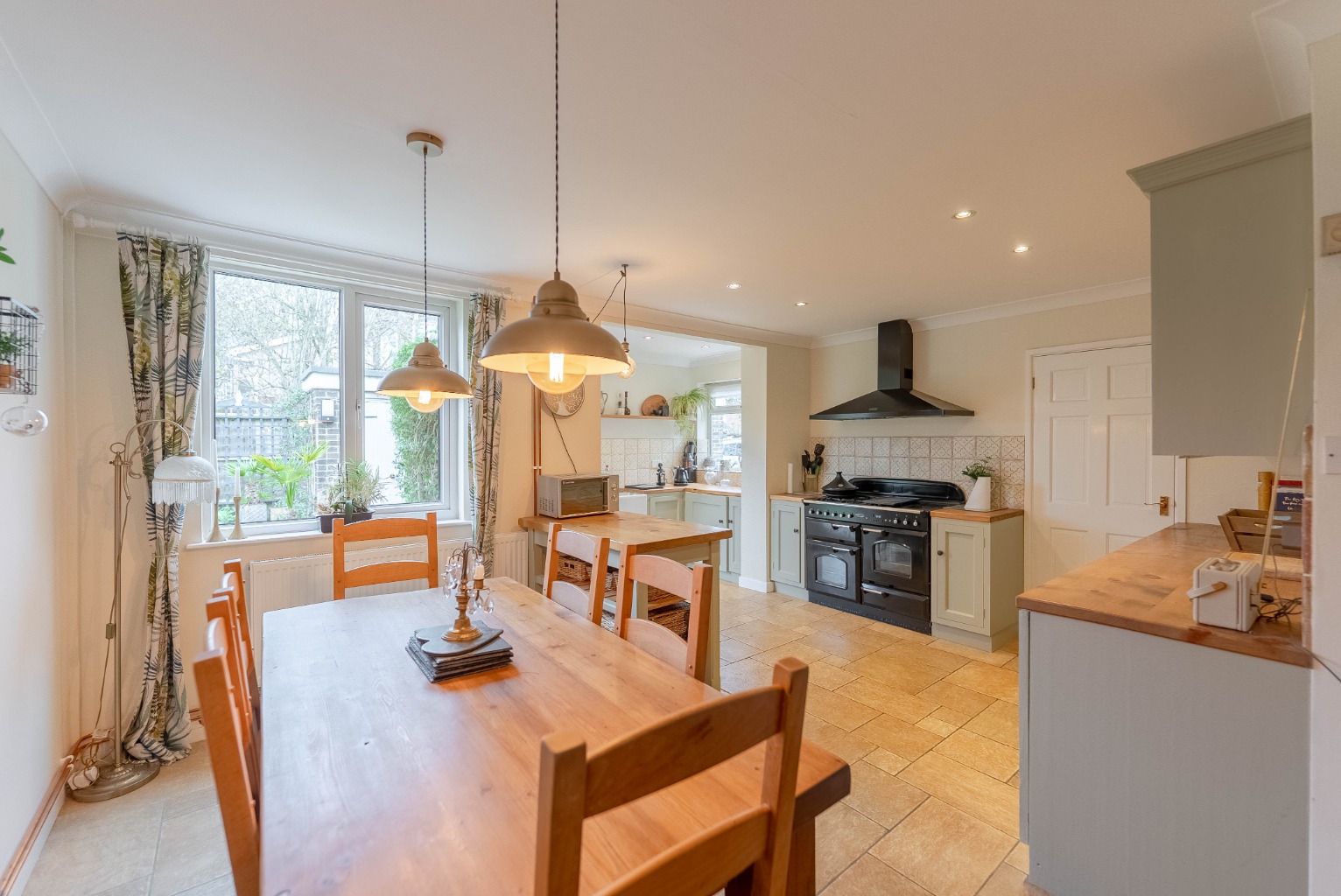 3 bed detached house for sale in Langley Way, Cambridgeshire  - Property Image 3