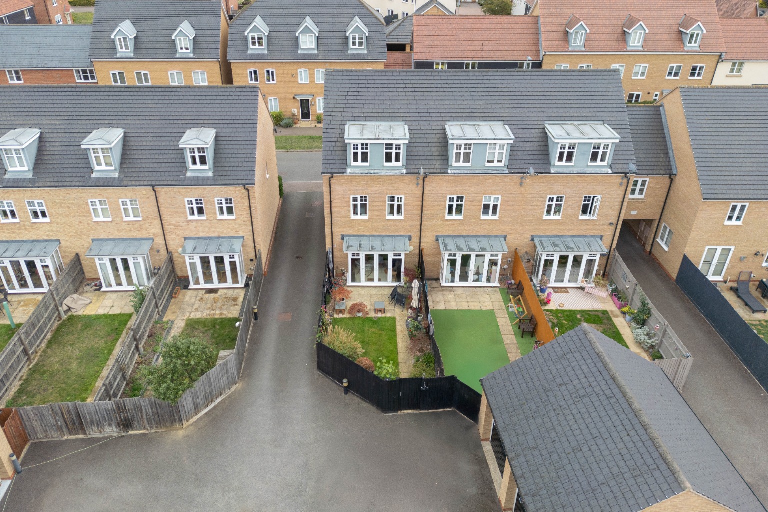 4 bed end of terrace house for sale in Summer's Hill Drive, Cambridge  - Property Image 4