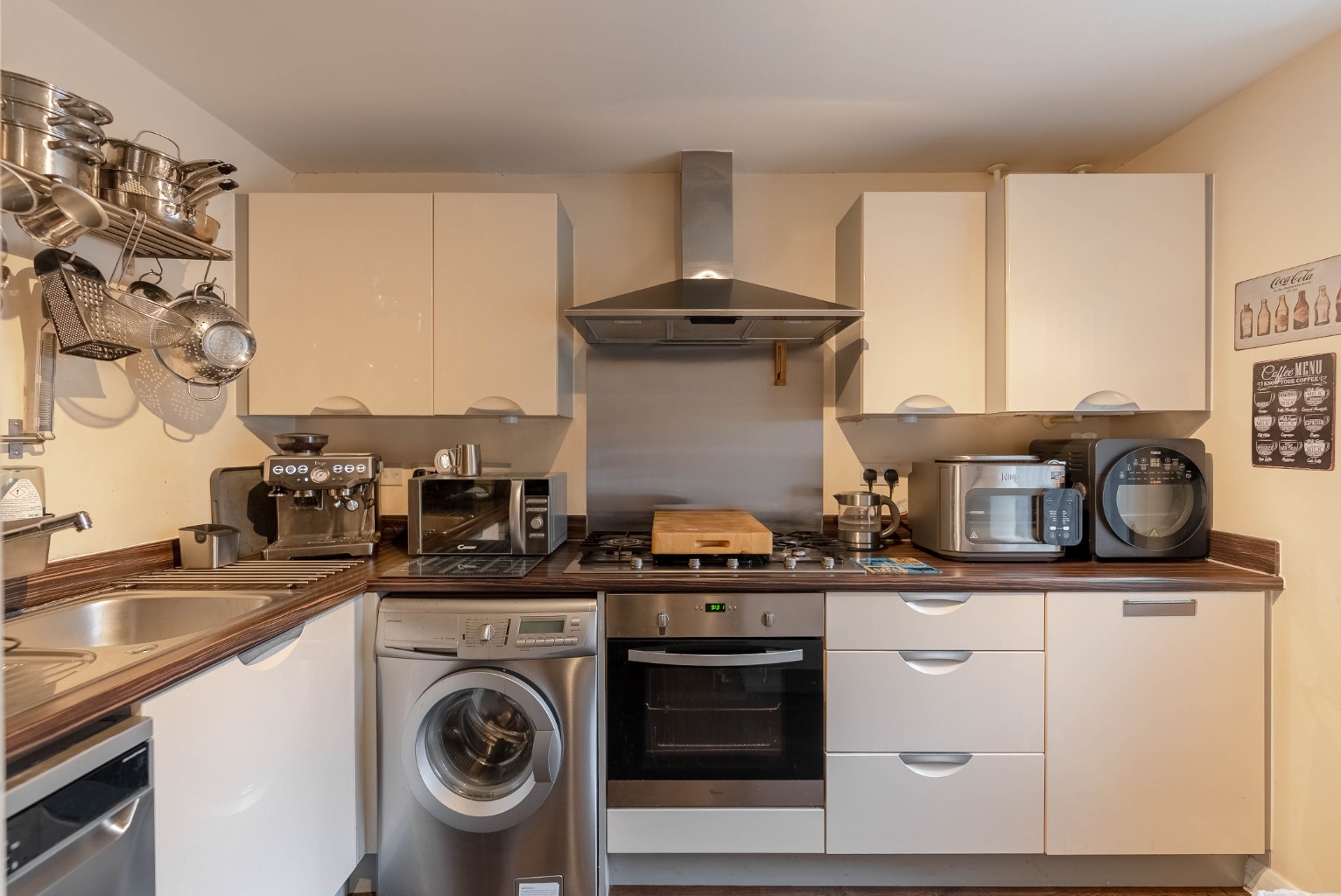 4 bed end of terrace house for sale in Summer's Hill Drive, Cambridge 2