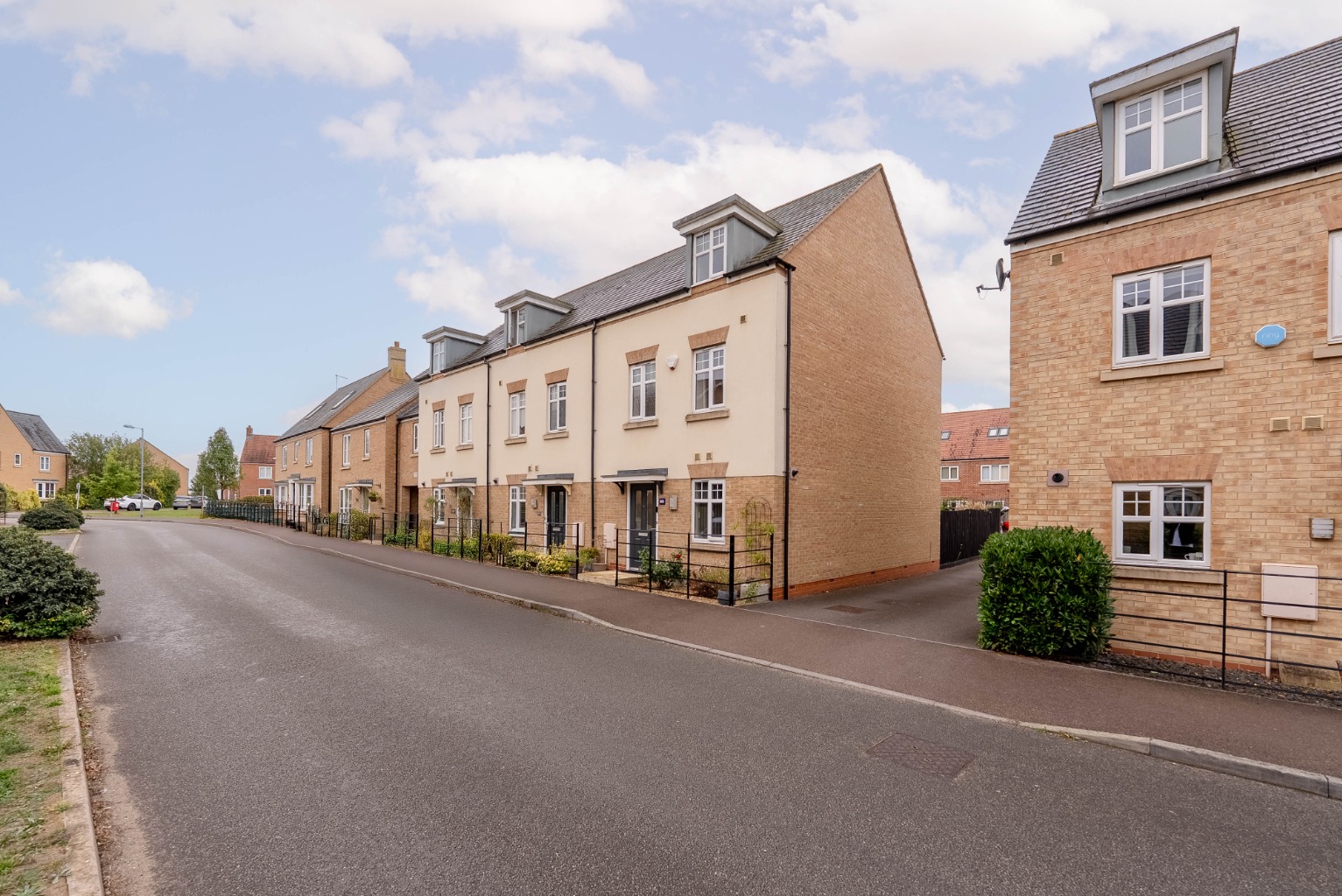 4 bed end of terrace house for sale in Summers Hill Drive, Cambridge, CB23