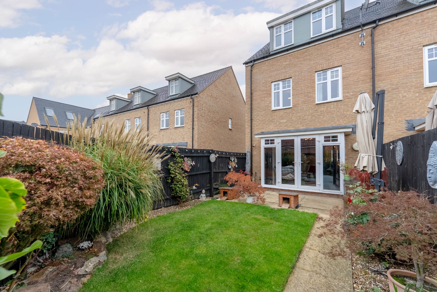 4 bed end of terrace house for sale in Summer's Hill Drive, Cambridge 15