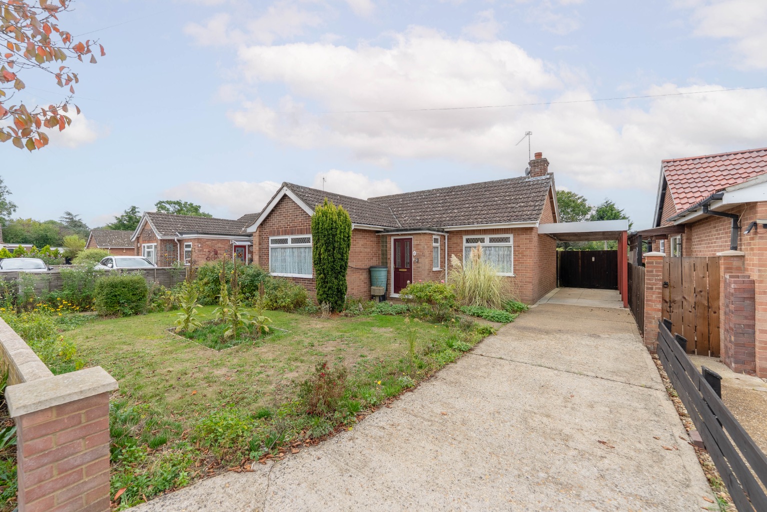 2 bed detached bungalow for sale in Arundel Road, Huntingdon - Property Image 1