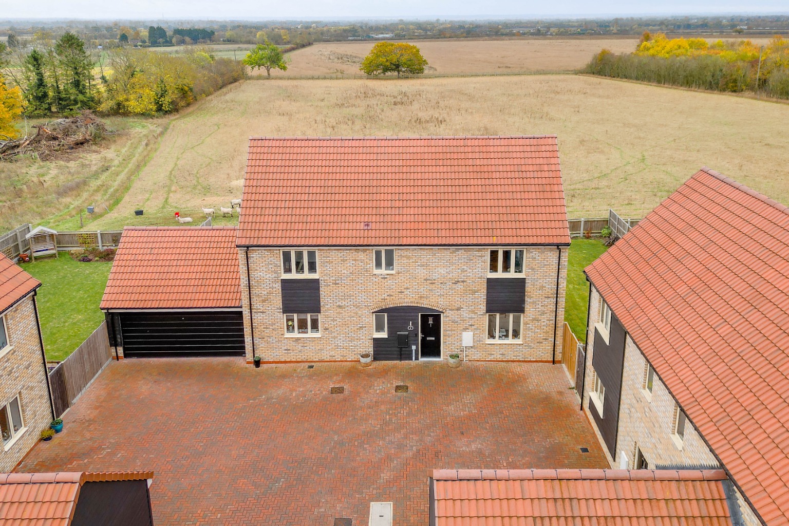 4 bed detached house for sale in Meridian Close, Cambridgeshire  - Property Image 1