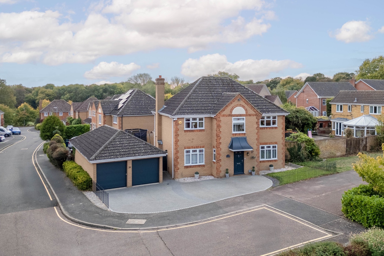 4 bed detached house for sale in Snowdonia Way, Huntingdon - Property Image 1