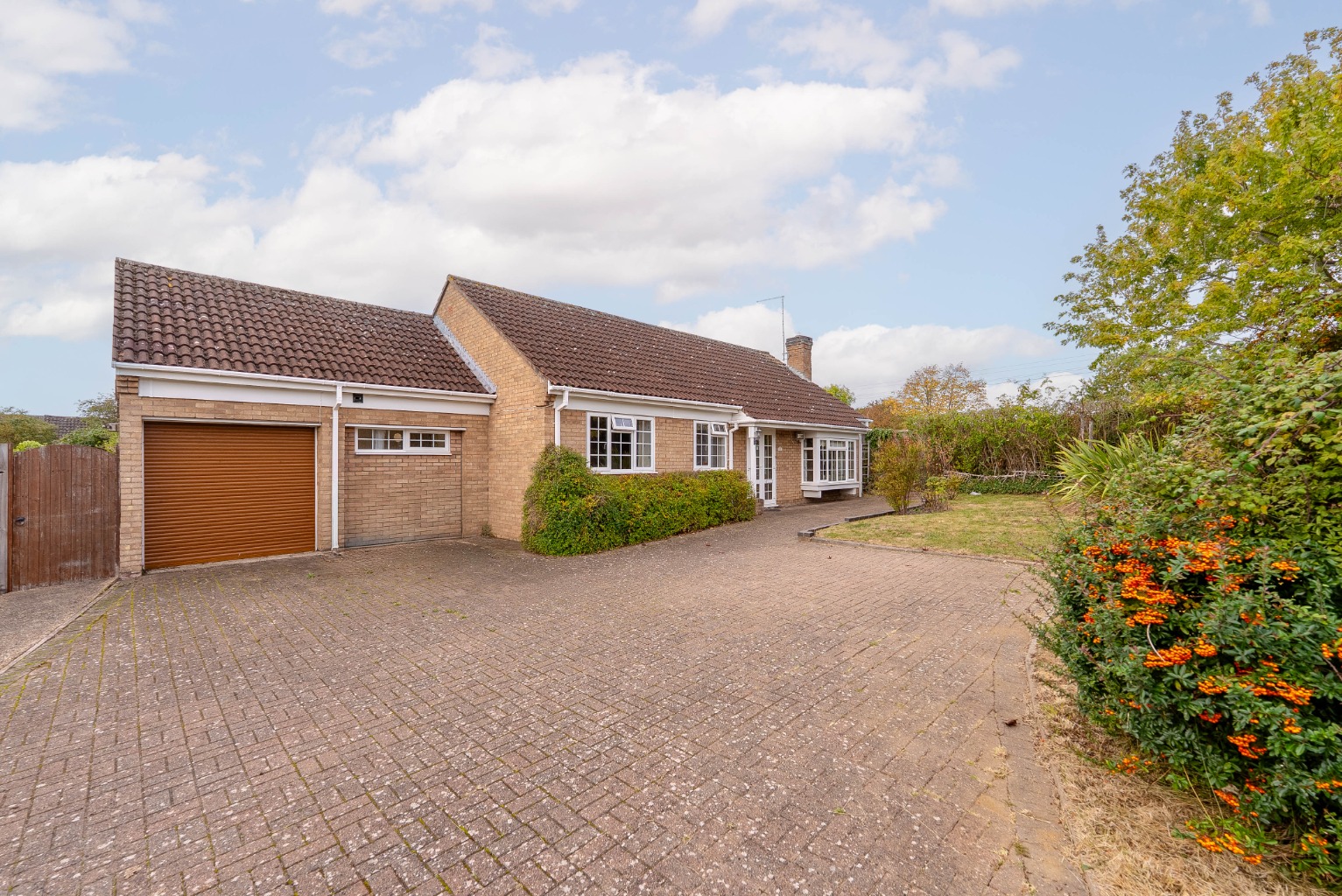 3 bed bungalow for sale in Windsor Close, St Ives  - Property Image 1