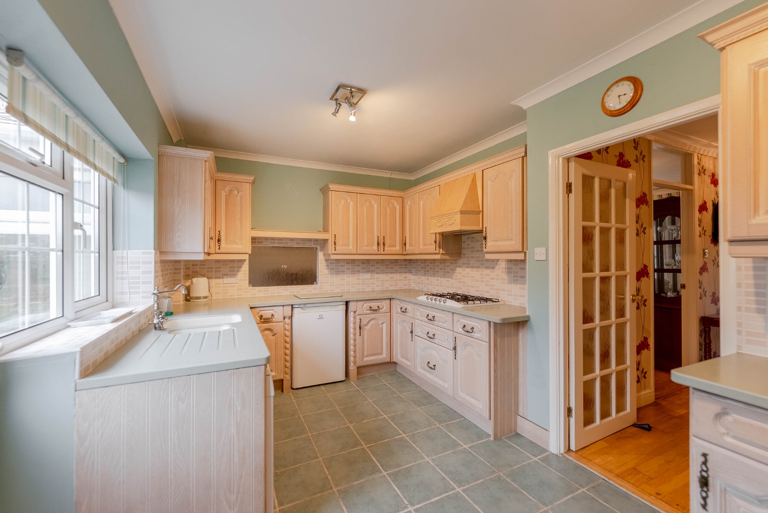 3 bed bungalow for sale in Windsor Close, St Ives 8