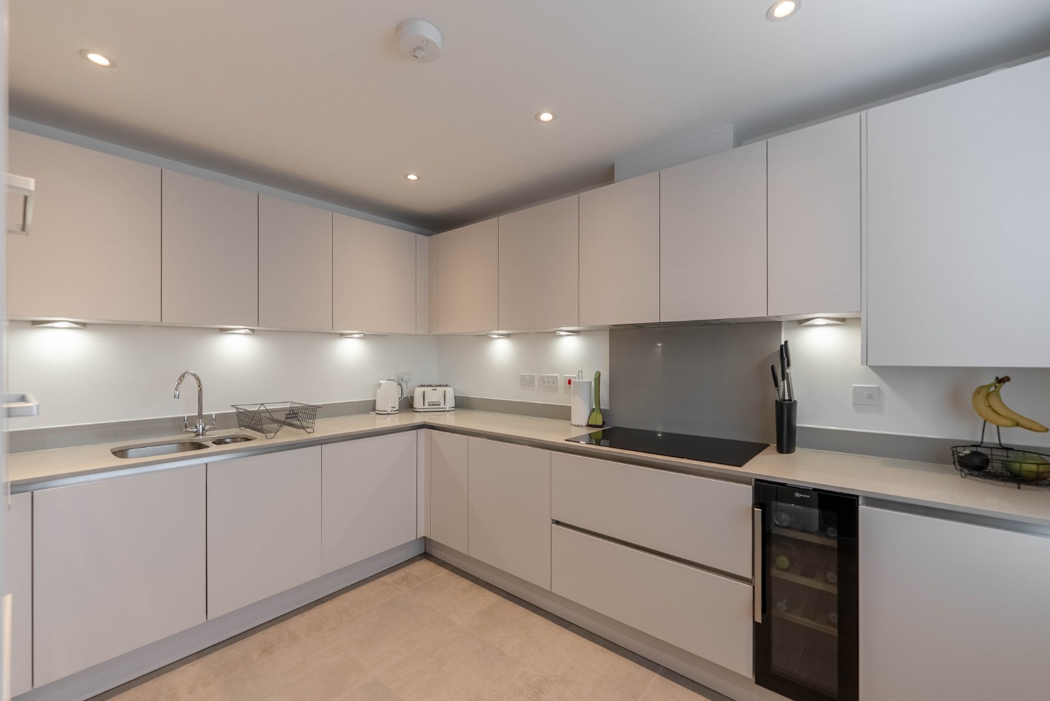 4 bed town house for sale in Hereford Way, Cambridgeshire 1