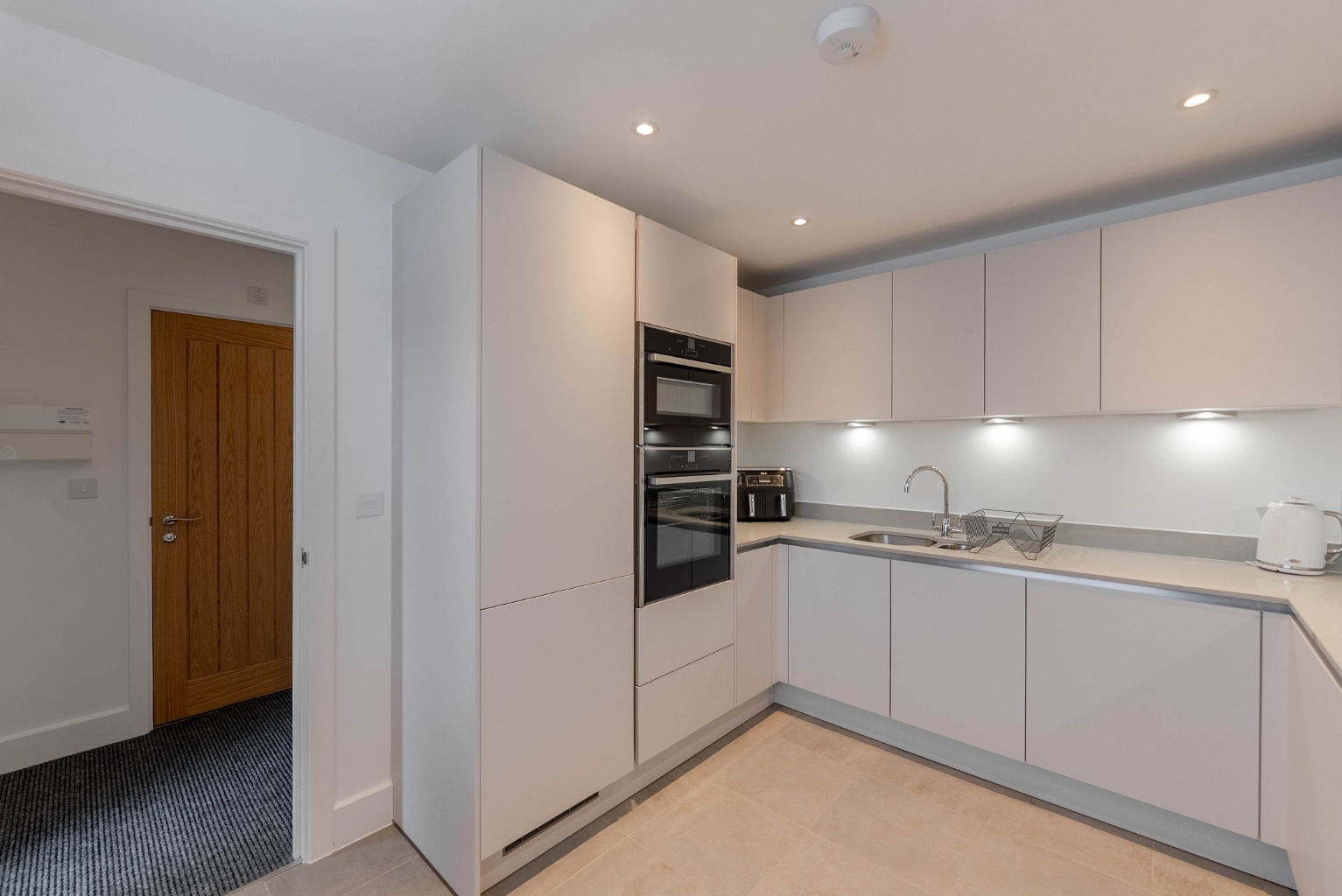 4 bed town house for sale in Hereford Way, Cambridgeshire  - Property Image 6