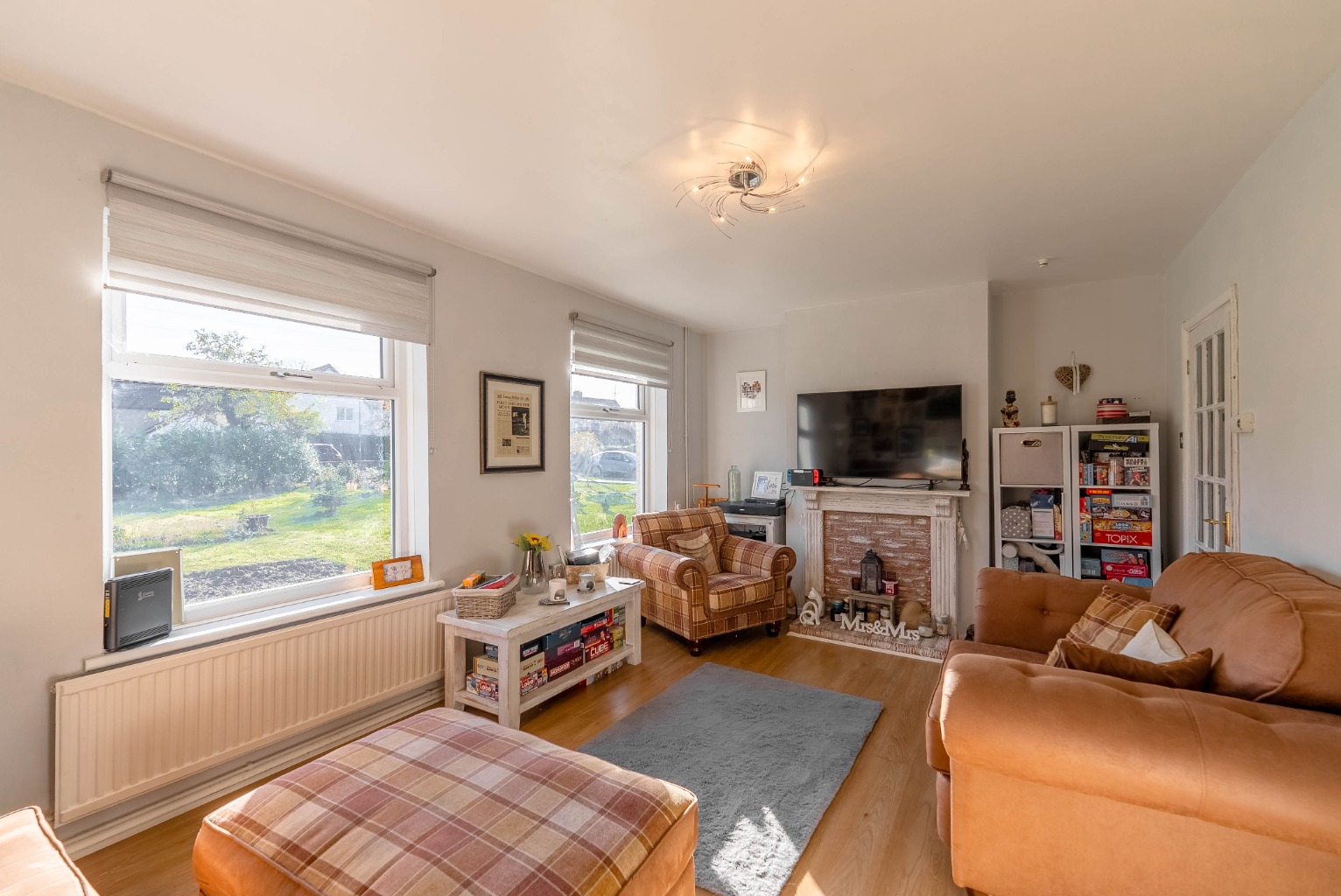 3 bed semi-detached house for sale in Potton Road, Cambridgeshire  - Property Image 3