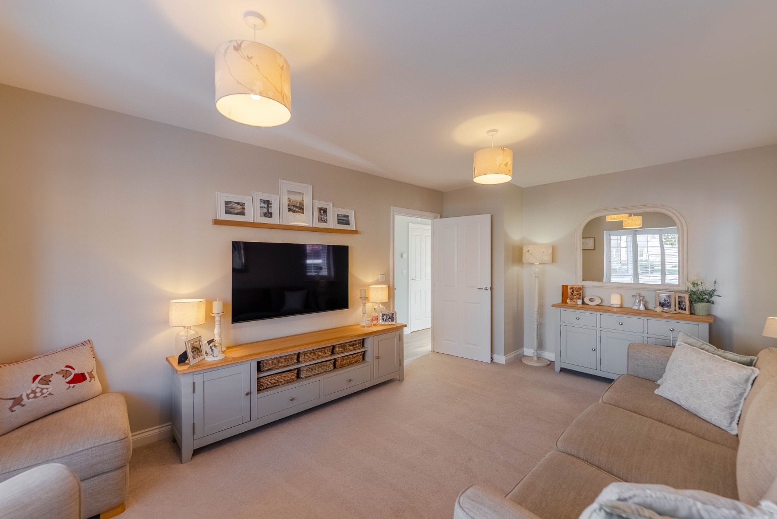 3 bed semi-detached house for sale in Hetley Close, Huntingdon  - Property Image 2