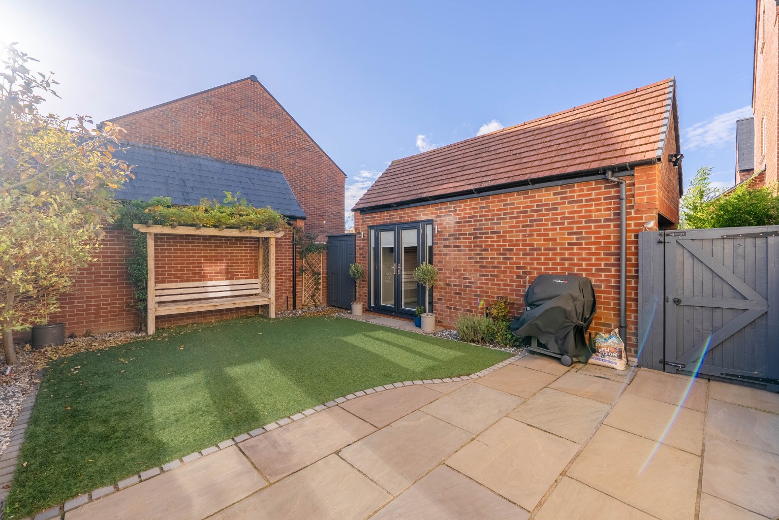 3 bed semi-detached house for sale in Hetley Close, Huntingdon  - Property Image 4