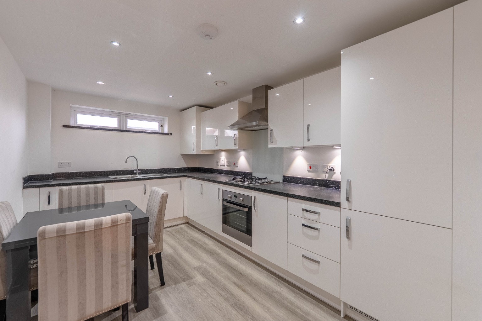 2 bed ground floor flat for sale in Mill Court, Cambridge  - Property Image 2
