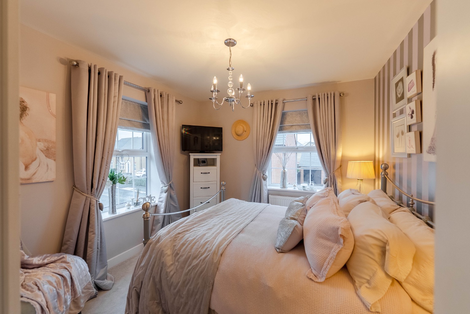 4 bed detached house for sale in Mahaddie Way, Cambridgeshire  - Property Image 14