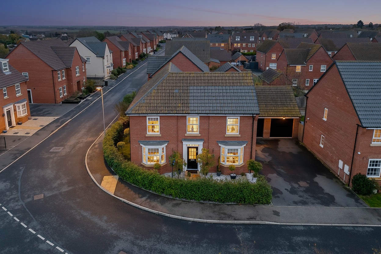 4 bed detached house for sale in Mahaddie Way, Cambridgeshire  - Property Image 23