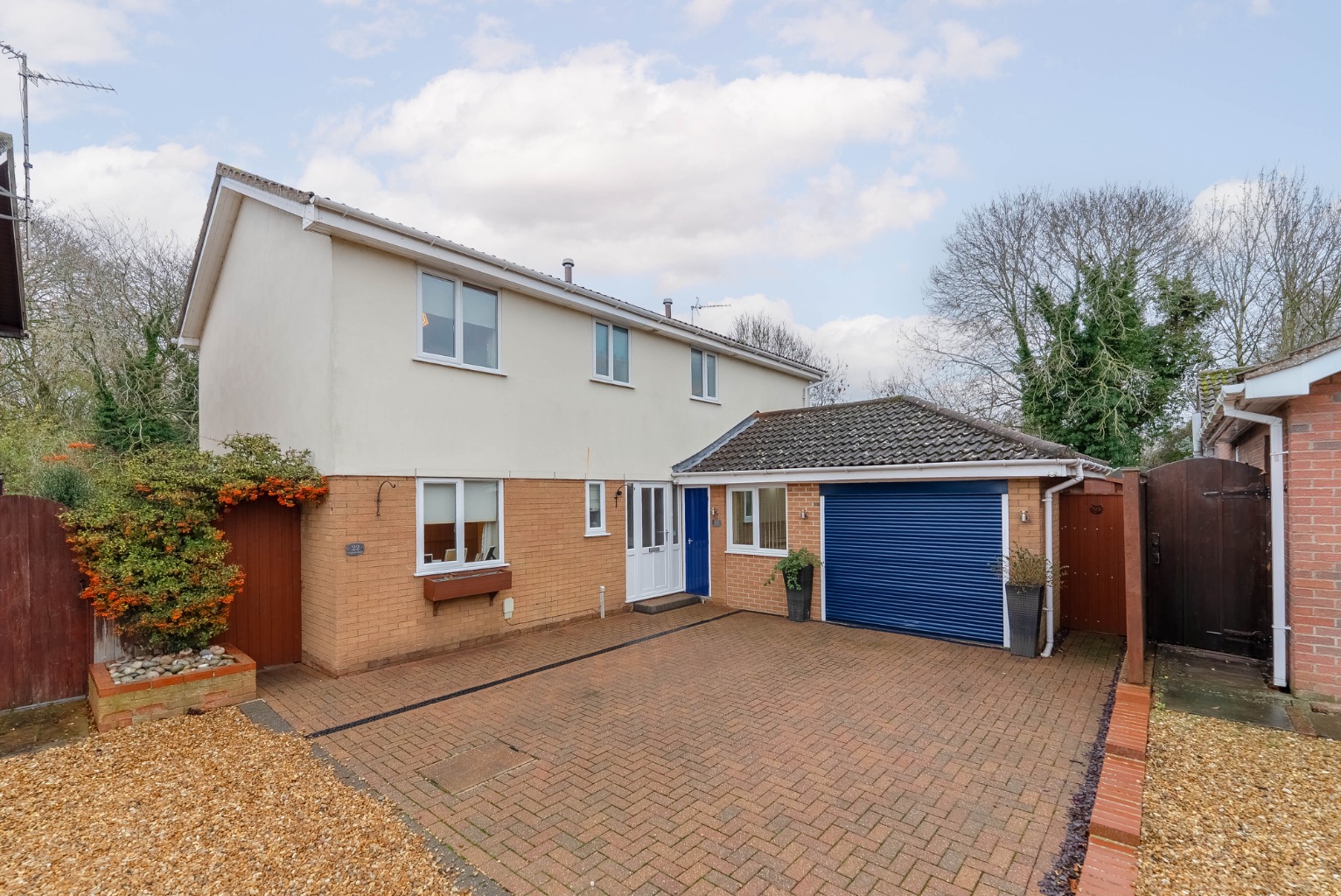 4 bed detached house for sale in Fairfields Drive, Cambridgeshire  - Property Image 1