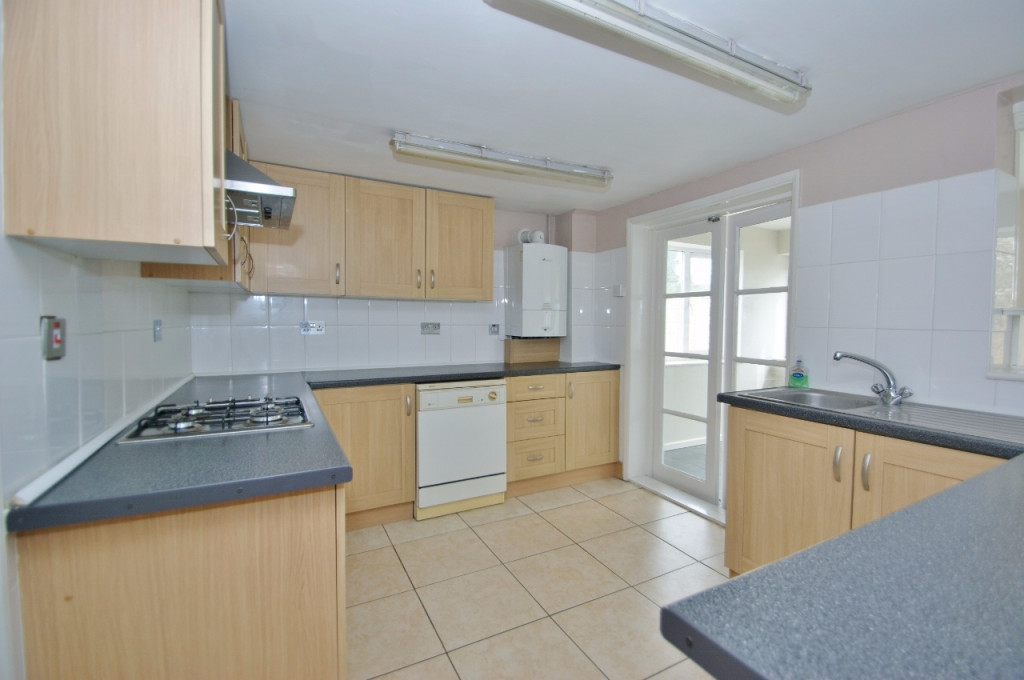 3 bed semi-detached house to rent in Kingsnorth Road, Ashford  - Property Image 2