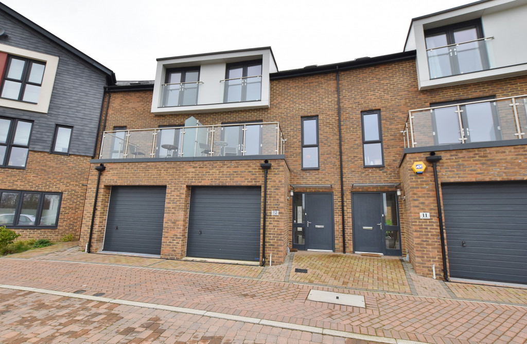 3 bed block of apartments to rent in Atherfield Drive, Ashford 0