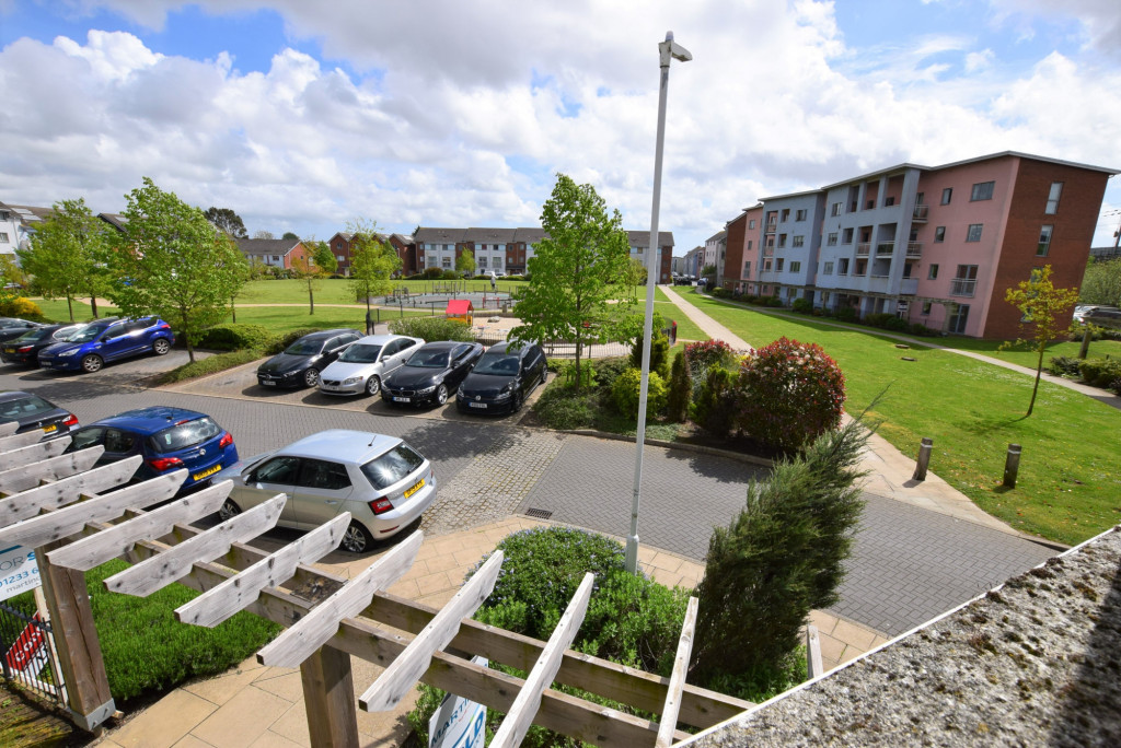 2 bed apartment for sale in Drummond Grove, Willesborough, Ashford - Property Image 1