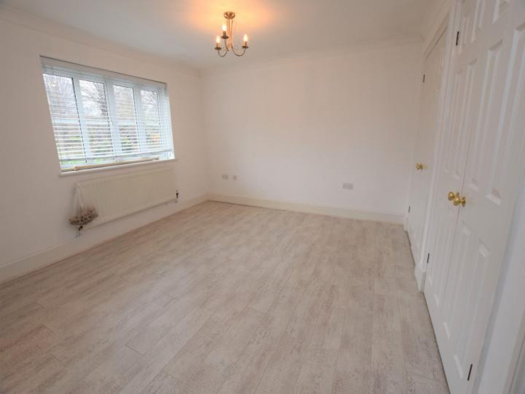 4 bed detached house to rent in Millstream Green, Ashford 11