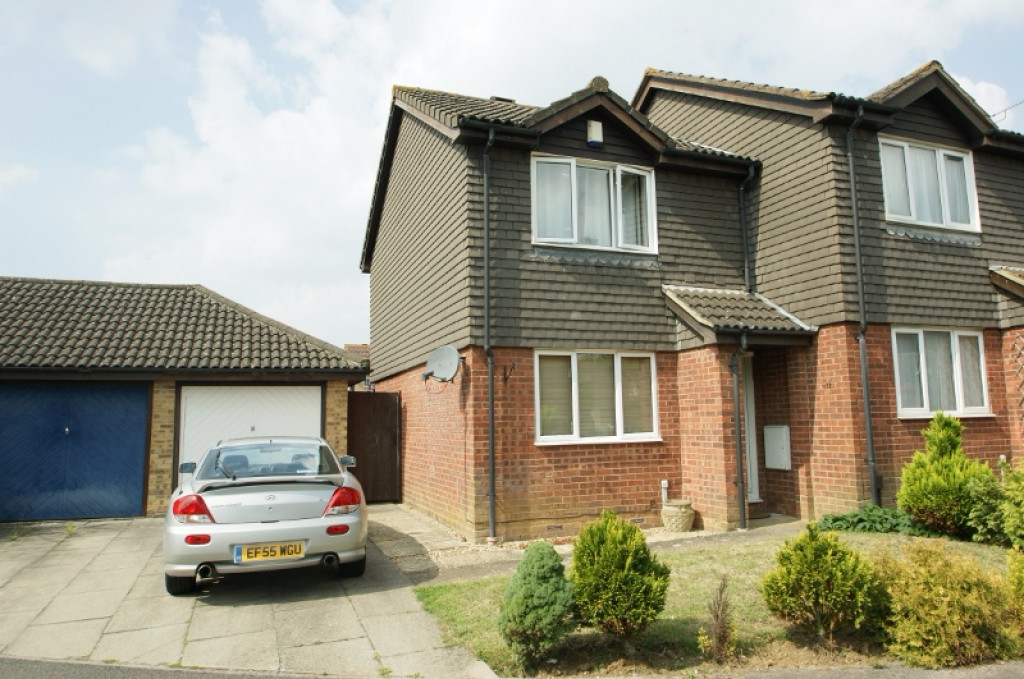 2 bed end of terrace house for sale in Duckworth Close, Willesborough, Ashford  - Property Image 1
