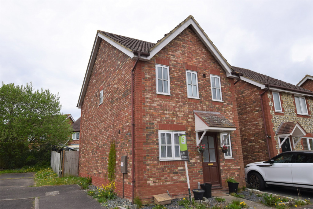 3 bed end of terrace house for sale in Smithy Drive, Kinsgnorth, Ashford - Property Image 1