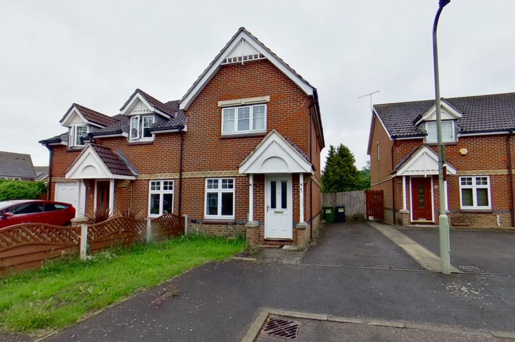 2 bed semi-detached house for sale in Gordon Close, Ashford - Property Image 1
