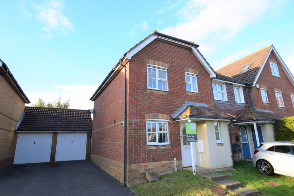 3 bed end of terrace house to rent in Ingram Close, Hawkinge, Folkestone - Property Image 1