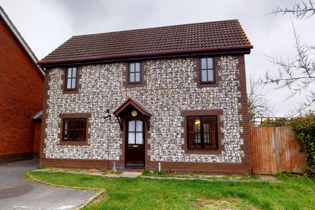 3 bed detached house for sale in Roman Way, Ashford 0
