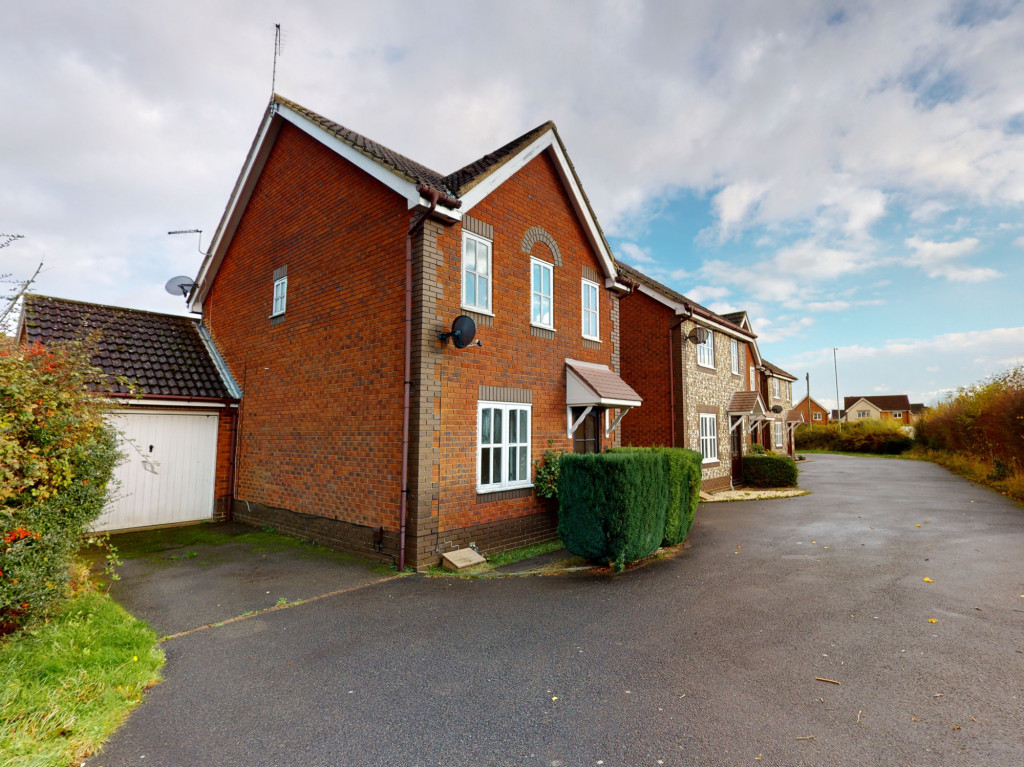 3 bed link detached house for sale in Roman Way, Kingsnorth, Ashford 0