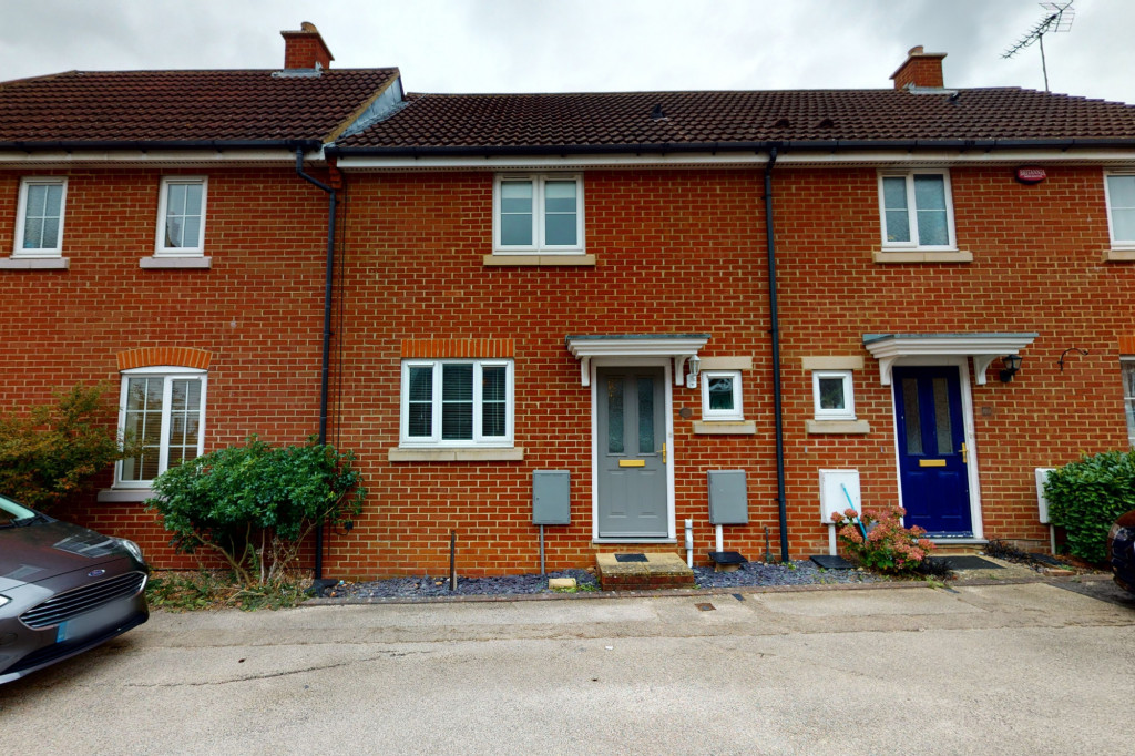 2 bed terraced house to rent in Deyley Way, Ashford - Property Image 1