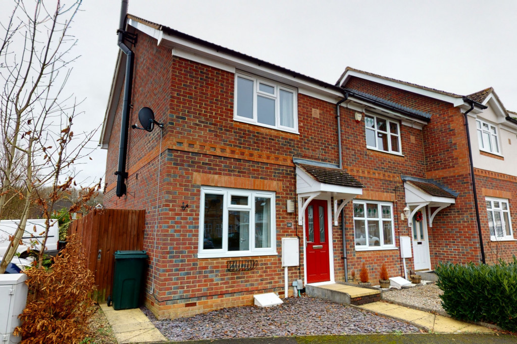 2 bed end of terrace house to rent in Chaffinch Drive, Ashford - Property Image 1