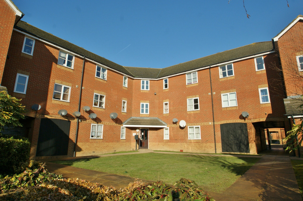 2 bed apartment for sale in Riverbank Way, Ashford 0