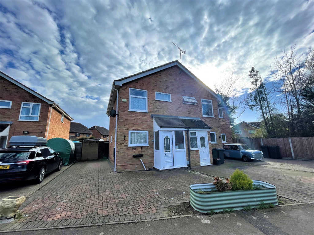 2 bed end of terrace house for sale in Washford Farm Road, Ashford  - Property Image 1