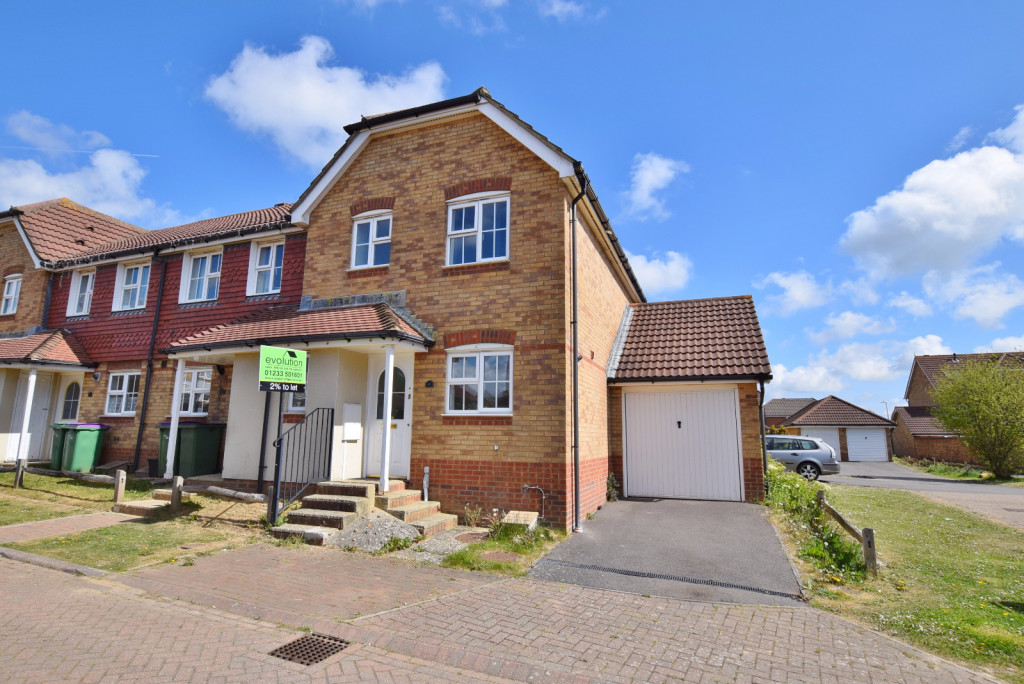3 bed end of terrace house to rent in Grice Close, Hawkinge, Folkestone 0