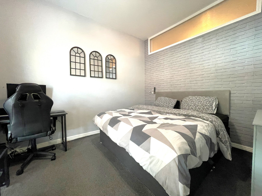 5 bed end of terrace house for sale in Laurens Van Der Post Way, Ashford  - Property Image 10