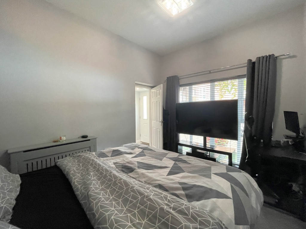 5 bed end of terrace house for sale in Laurens Van Der Post Way, Repton Park, Ashford 10