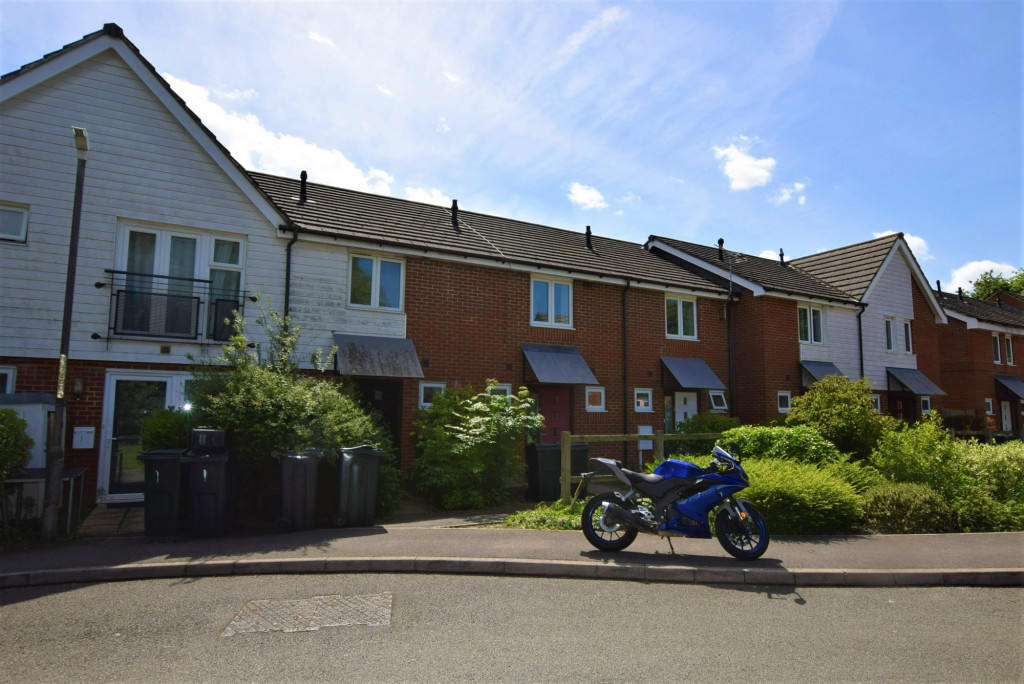 2 bed terraced house to rent in Merlin Way, Ashford - Property Image 1
